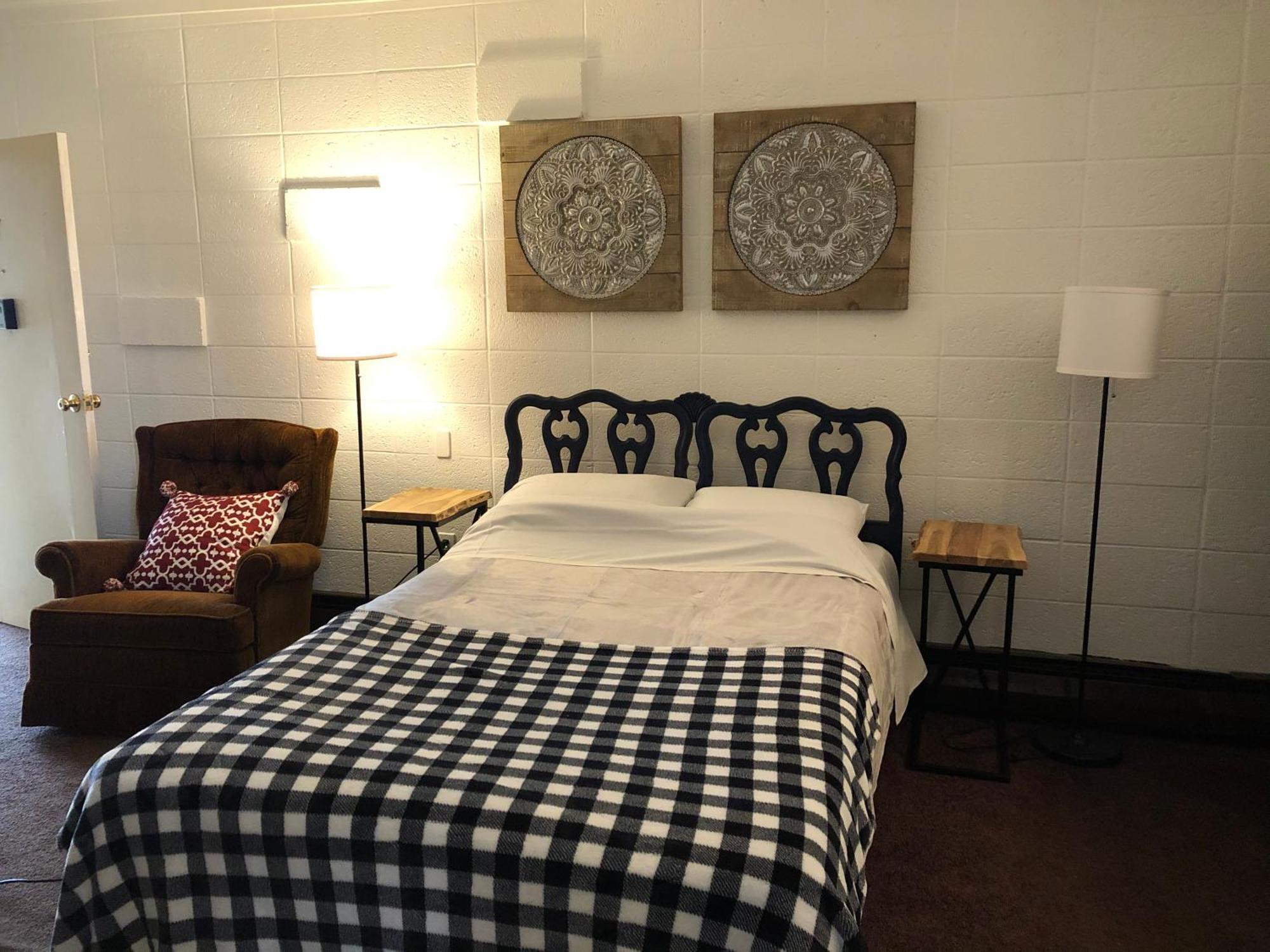 Rolling Hills Motel